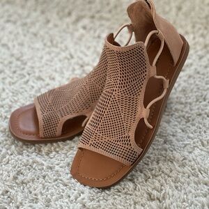 Brand New! Lucky Brand Woman’s Bartega Gladiator Sandals